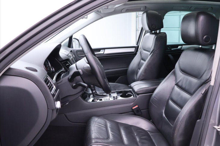 Volkswagen Touareg 3,0 TDI 176kW 4M Kůže Tažné