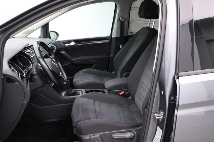 Volkswagen Touran 2,0 TDI DSG Parorama Navi
