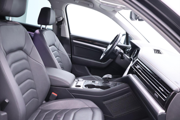 Volkswagen Touareg 3,0 TDI 170kW DSG 4M LED CZ