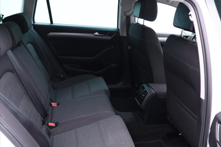 Volkswagen Passat 2,0 TDI 110kW DSG Matrix DPH