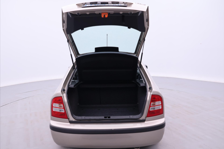 Škoda Octavia 1,6 i 75kW CZ Serv.Kniha