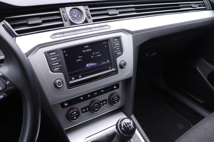 Volkswagen Passat 1,6 TDI Comfortline Navi DPH