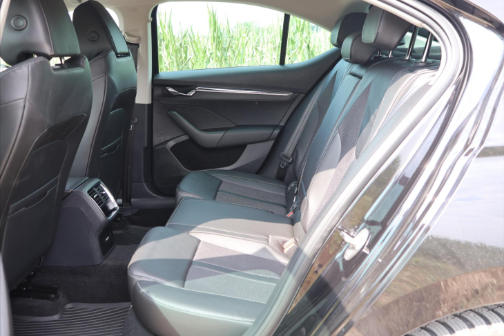 Škoda Octavia 2,0 TDI 110kW Style DSG DPH CZ