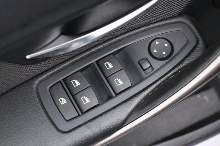 BMW Řada 3 2,0 318d xDrive Xenon Navi Kůže