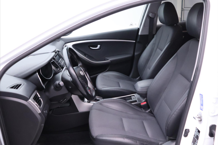 Hyundai i30 1,6 GDi 99kW Aut. CZ Weekend