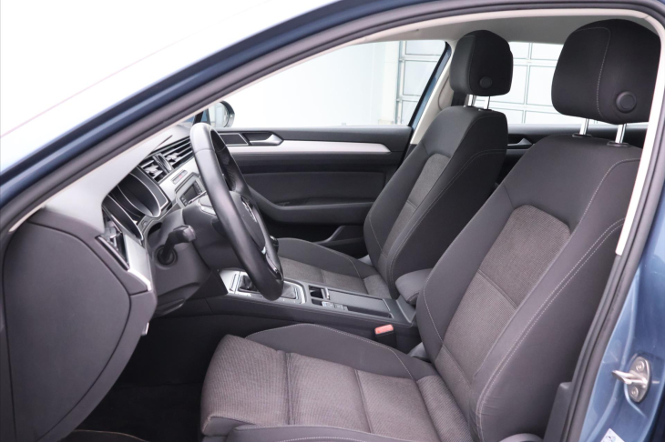 Volkswagen Passat 1,6 TDI Comfortline Navi DPH