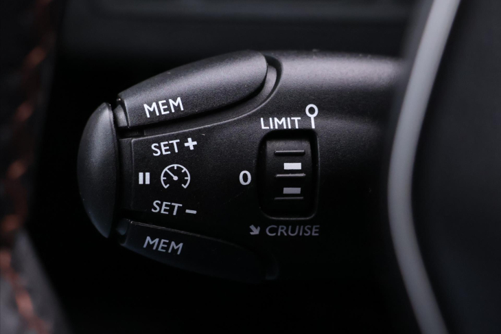 Peugeot 5008 1,2 PureTech 96kW Navi Virtual