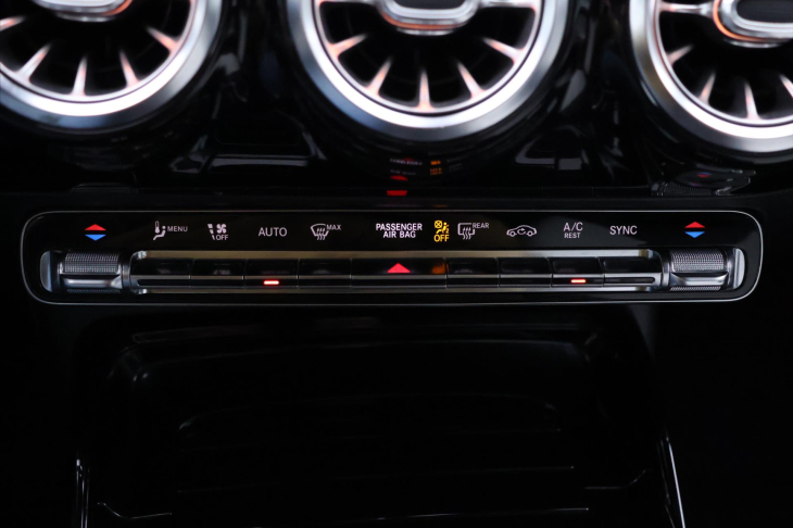 Mercedes-Benz CLA 2,0 35 AMG 225kW 4MATIC DPH CZ