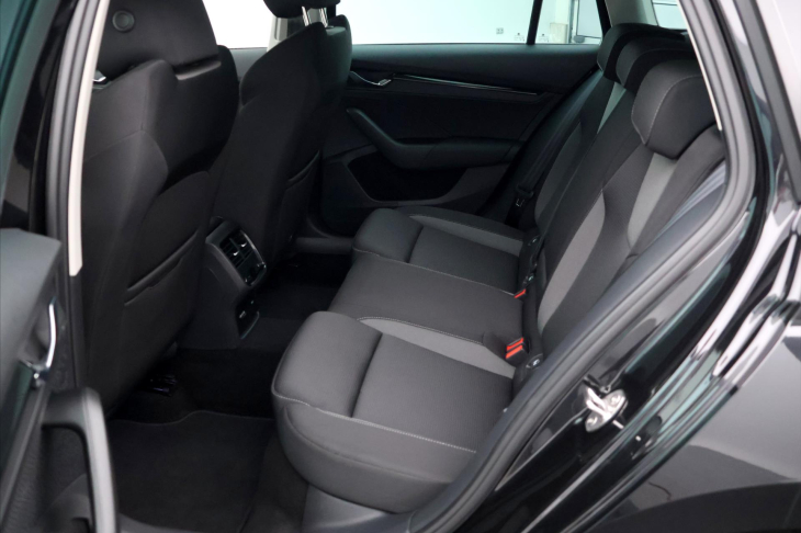 Škoda Octavia 2,0 TDI 110kW DSG Matrix DPH