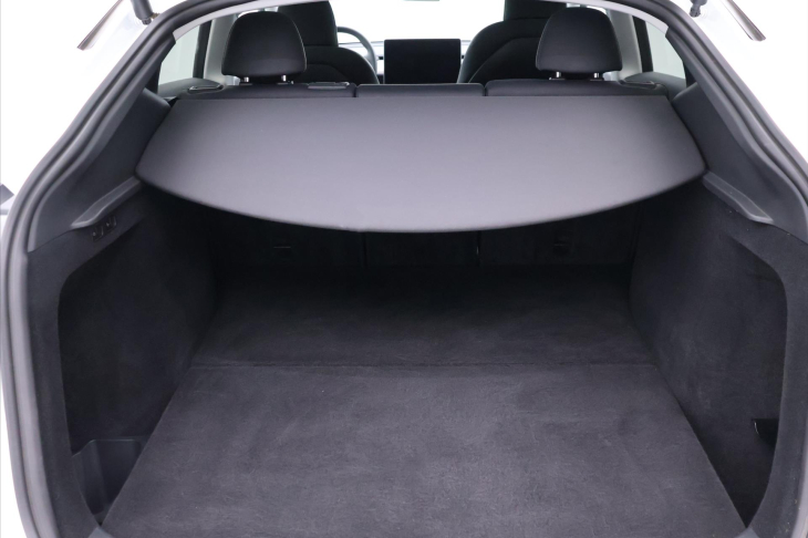 Tesla Model Y Long Range AWD DPH 1.Maj.