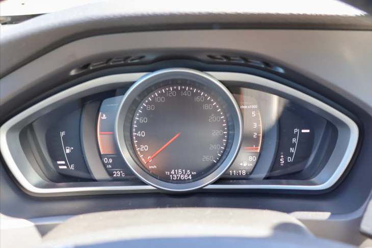 Volvo V40 2,0 D2 Aut. Cross Country 1Maj