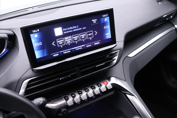 Peugeot 5008 1,2 PT 96kW Allure 7.Míst DPH