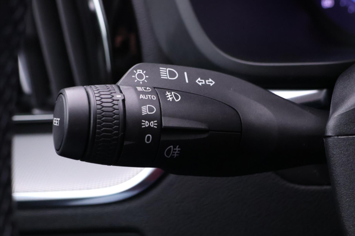 Volvo XC60 2,0 B5 173kW AWD Plus Dark CZ