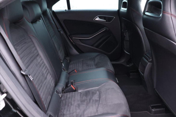 Mercedes-Benz CLA 2,1 220d 125kW Aut. AMG Kůže
