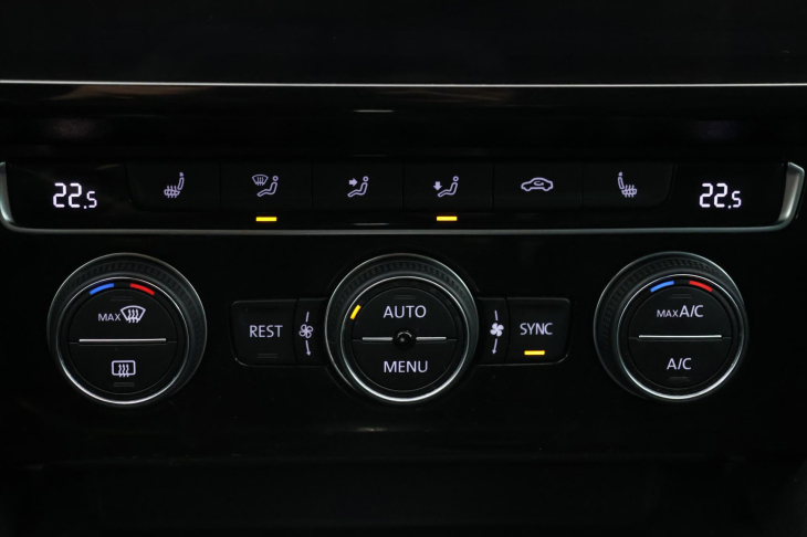 Volkswagen Passat 2.0 TSI 140kW R-Line CZ LED