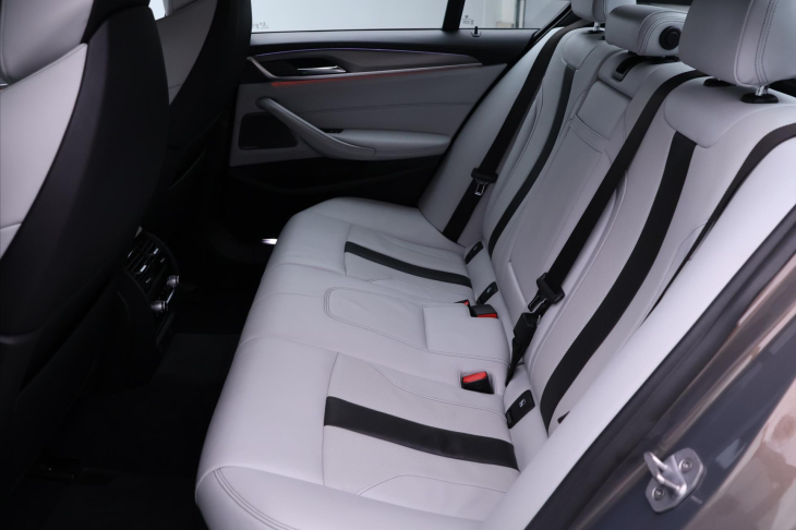 BMW M5 4,4 V8 441kW xDrive Individual DPH CZ