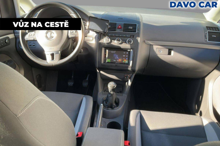 Volkswagen Touran 1,6 TDI Life Xenon 1.Majitel