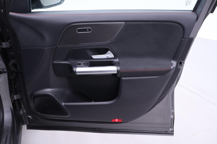 Mercedes-Benz GLA 2,0 220d 140kW 4Matic CZ LED