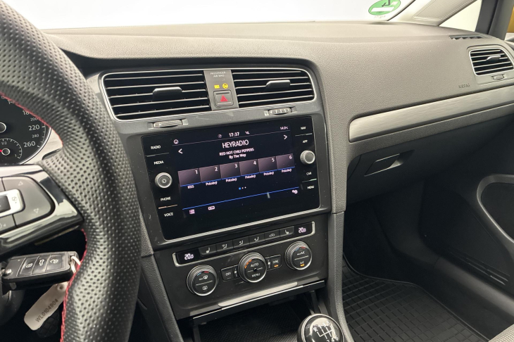 Volkswagen Golf 2,0 TDI 110kW Comfort Navigace