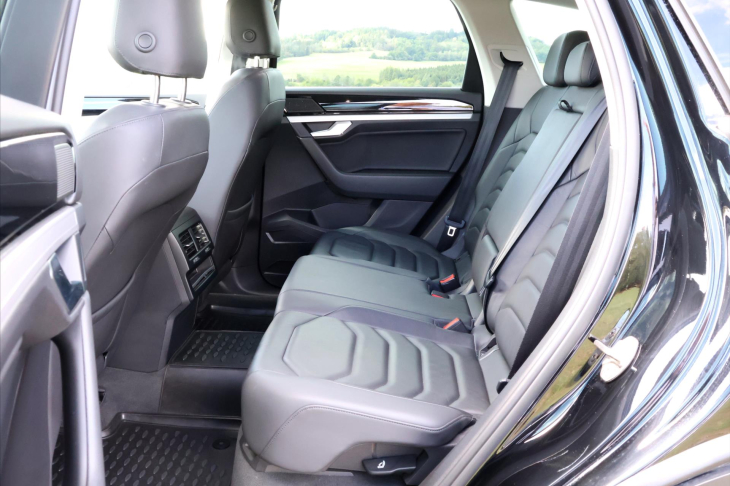 Volkswagen Touareg 3,0 TDI 170kW 4x4 Tažné CZ