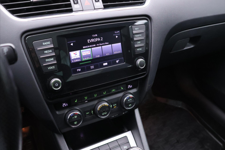 Škoda Octavia 1,4 TSI 103kW Elegance Xenon