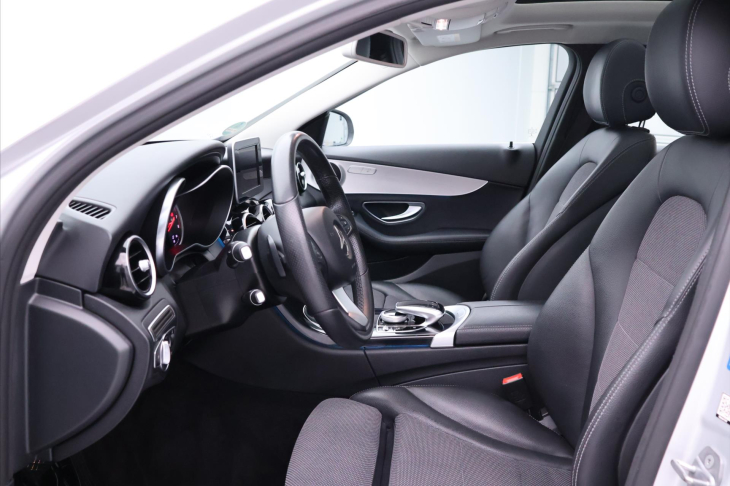 Mercedes-Benz Třídy C 2,0 200 135kW Aut. Avantgarde