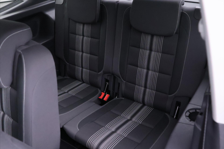 Volkswagen Touran 1,2 TSI Match 7-Míst Serv.kniha