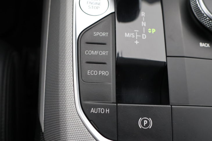 BMW Řada 3 2,0 320d 140 kW xDrive ADVANTAGE