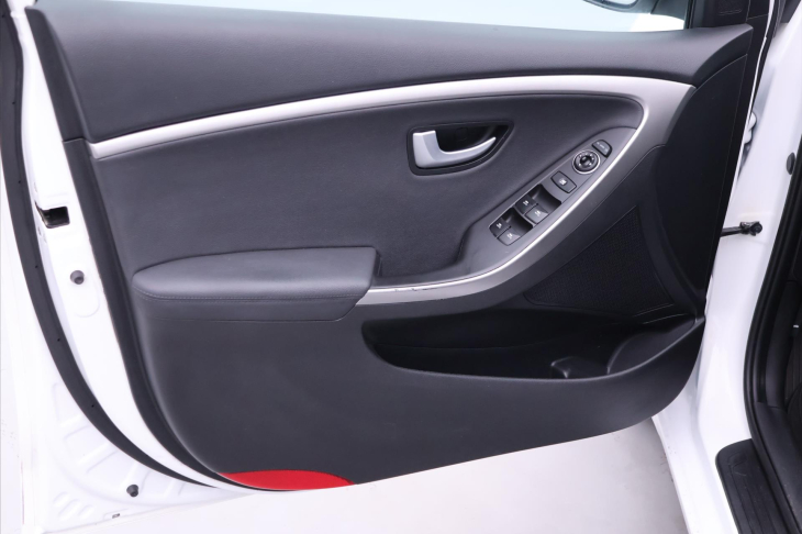 Hyundai i30 1,6 GDi 99kW Aut. CZ Weekend