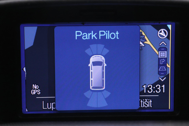 Ford Tourneo Custom 2,2 TDCI 114kW Titanium 8-Míst