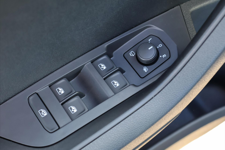 Škoda Karoq 2,0 TDI 4x4 DSG Sportline CZ