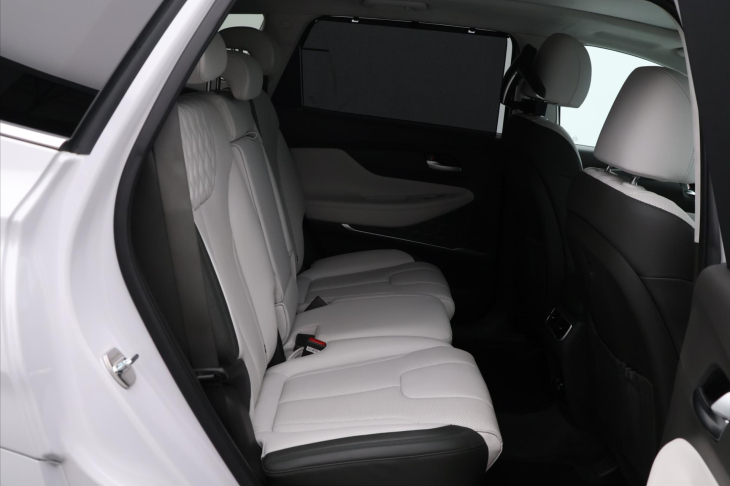 Hyundai Santa Fe 1.6 T-GDI HEV 4x4 CZ Luxury 1.MAJ