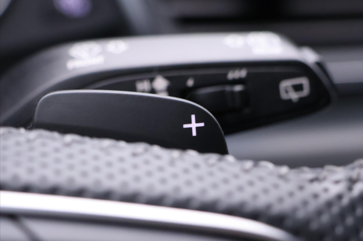 Audi Q5 2,0 TDI S-line 4x4 CZ