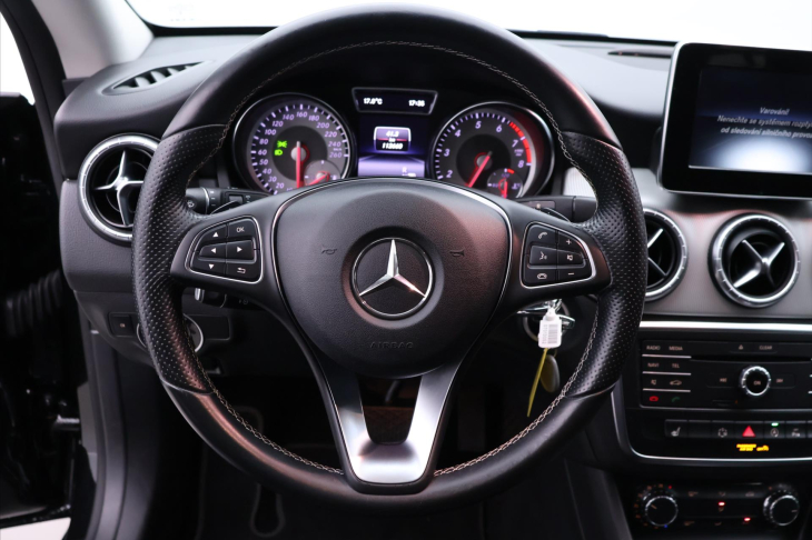 Mercedes-Benz CLA 2,0 250 155kW 4Matic Xenon