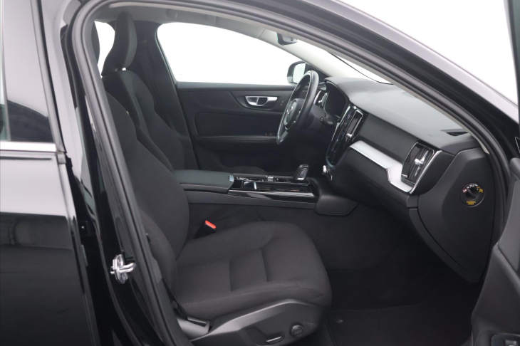 Volvo V60 2,0 T6 186kW 4x4 MomentumPro