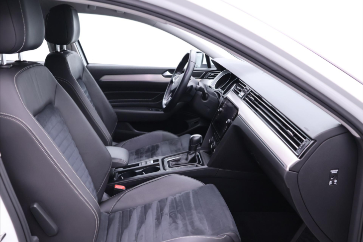 Volkswagen Passat 2,0 TDI 140kW R-Line DSG