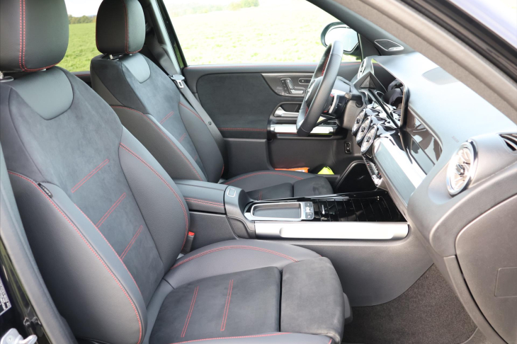 Mercedes-Benz GLB 2,0 200d 4MATIC AMG Premium+