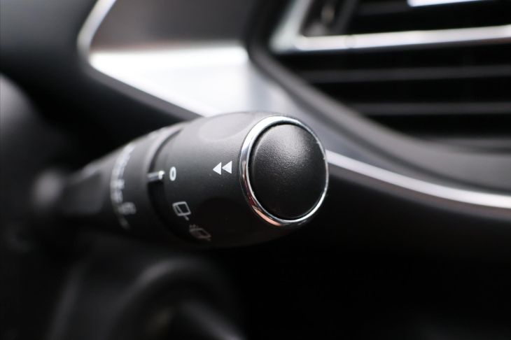 Peugeot 308 1,2 PT 96kW Allure LED Pano