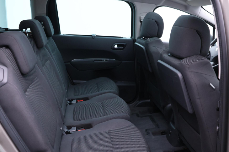 Peugeot 5008 1,6 HDI 120k CZ Allure 7-Míst