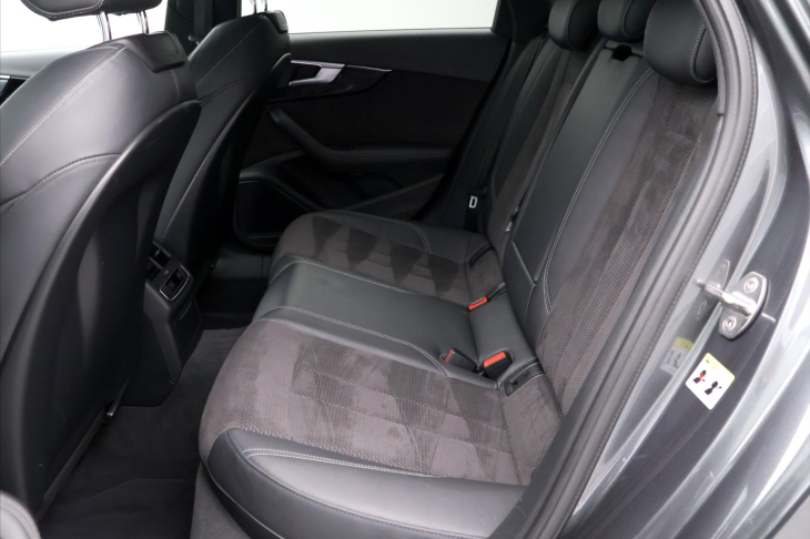 Audi A4 3,0 TDI 200kW quattro Navi