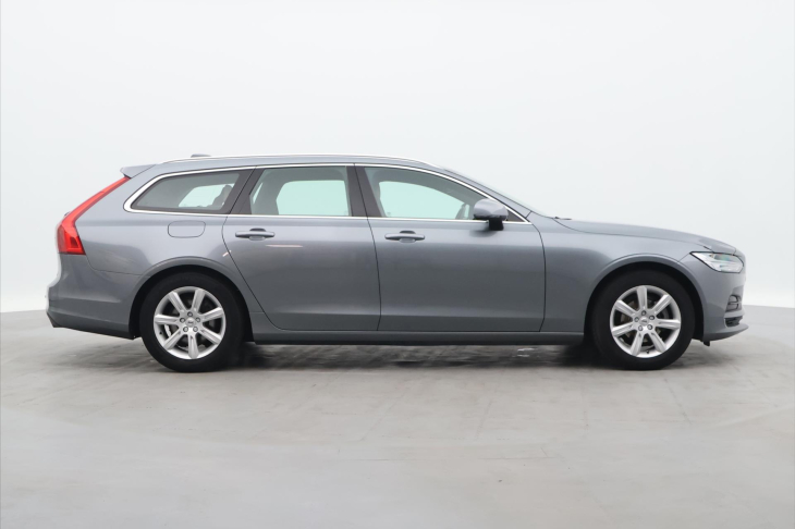 Volvo V90 2.0 D3 110kW Momentum LED