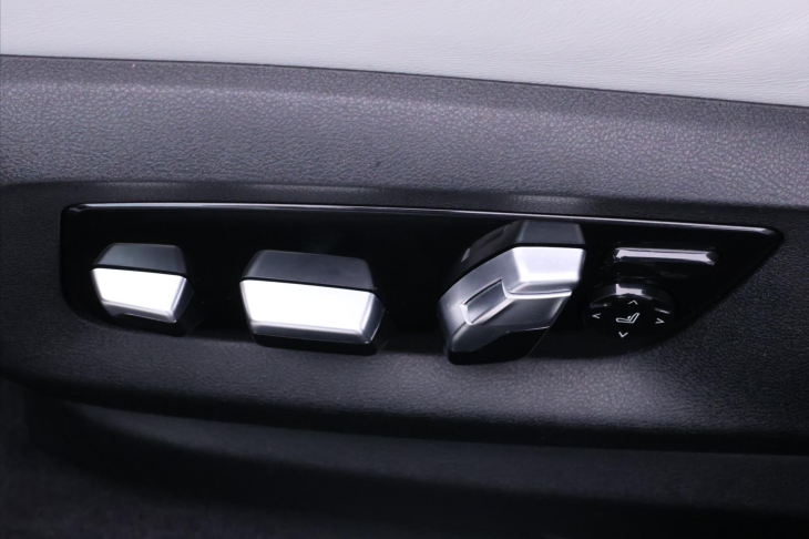 BMW M5 4,4 V8 441kW xDrive Individual DPH CZ