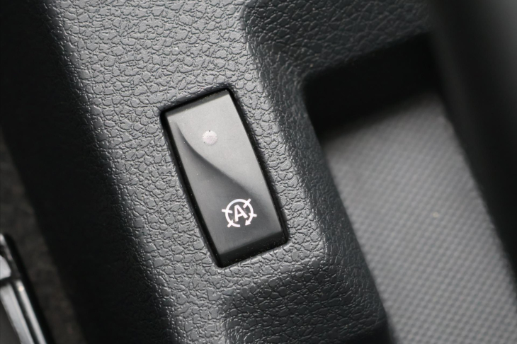 Dacia Logan 1,0 SCe Klimatizace CZ