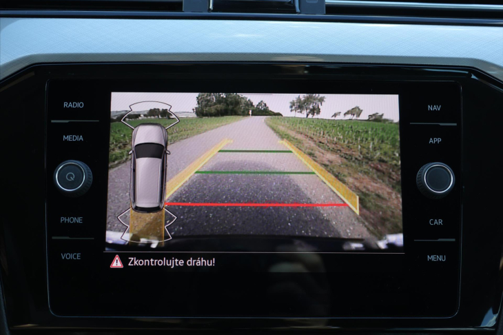 Volkswagen Passat 2,0 TDI 140kW DSG LED Aut.klima
