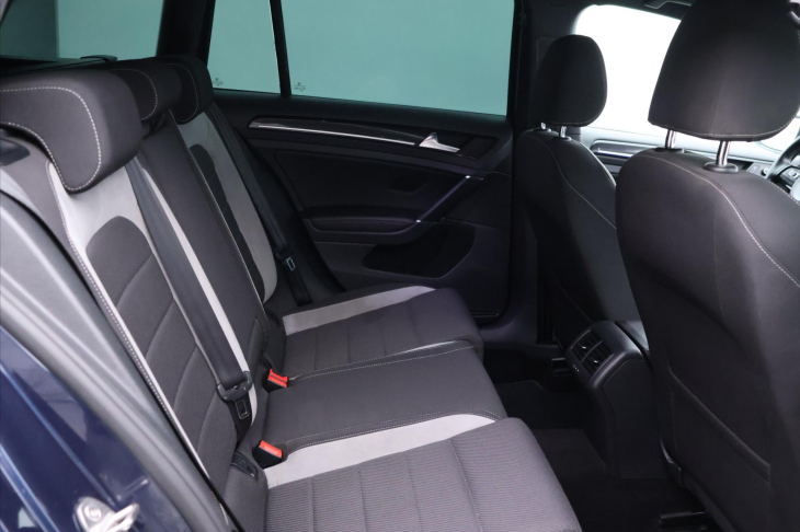 Volkswagen Golf 2,0 TSI R 221kW DSG 4Motion