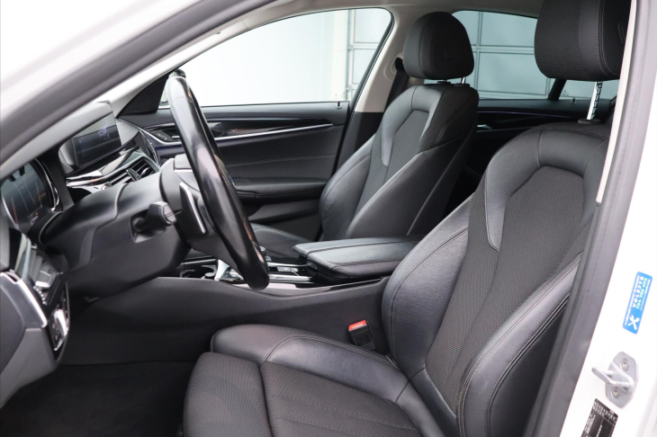 BMW Řada 5 2.0 520d 140KW xD Sport Line