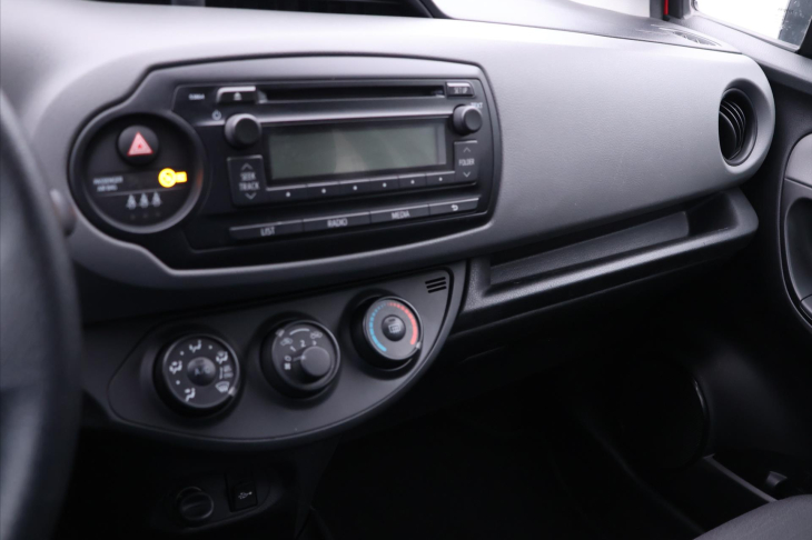 Toyota Yaris 1,0 VVT-i 51kW Entry Serv. kniha