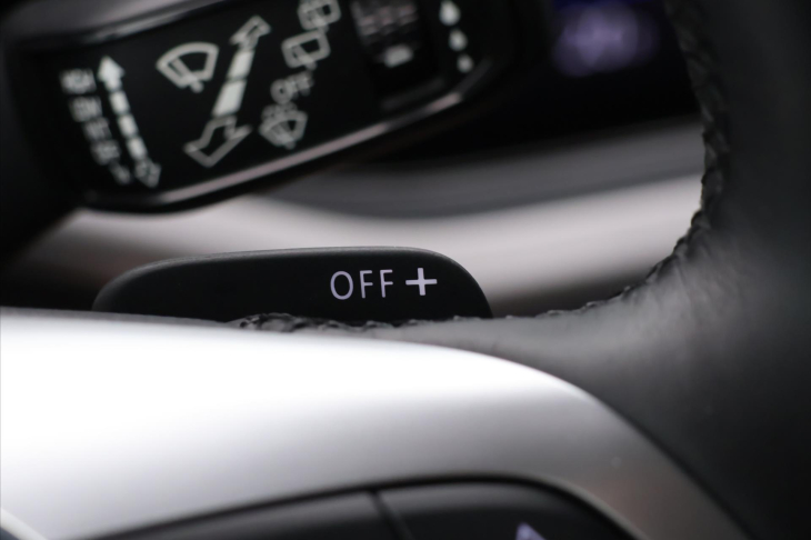 Volkswagen Touareg 3,0 TDI 210kW 4M LED DPH CZ