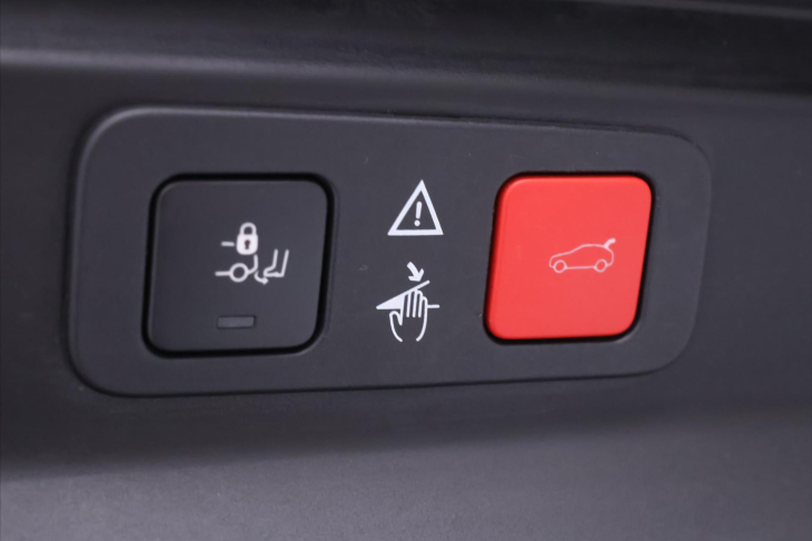 Peugeot 5008 2,0 HDI 110kW GT line LED Navi