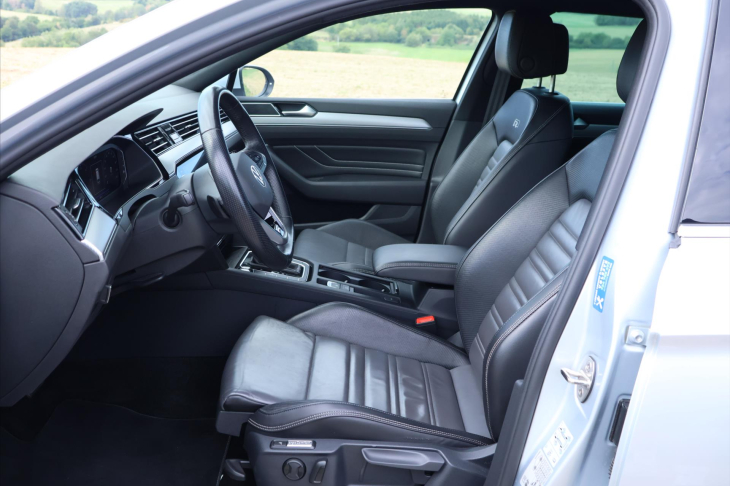 Volkswagen Passat 2,0 TDI DSG R-LINE Matrix